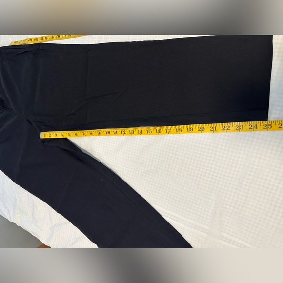 Black crop pant. Size 14 W. - Picture 3 of 4